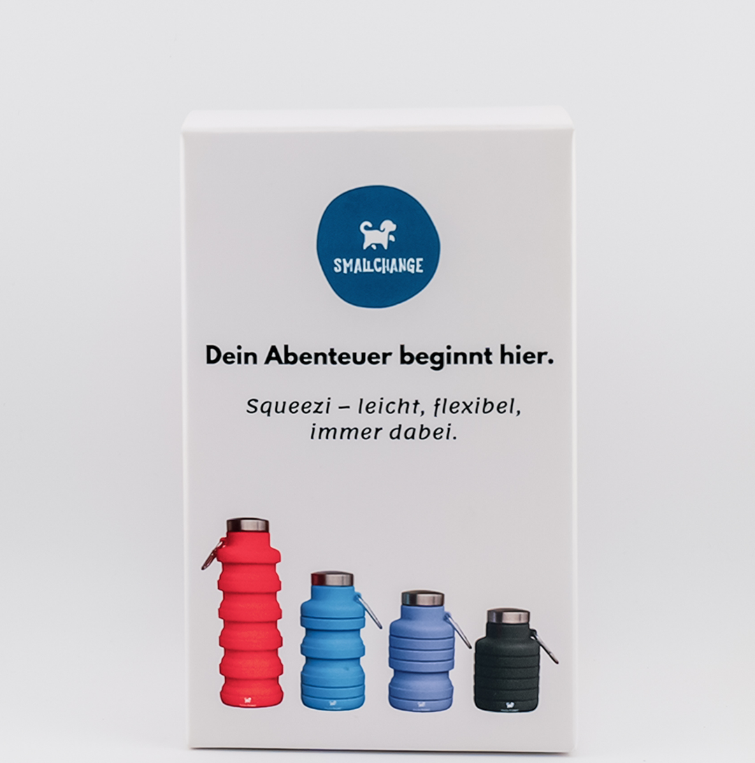 Faltbare Trinkflasche Hund unterwegs Squezzi im Sortiment von SmallChange, leicht und flexibel für Abenteuer.