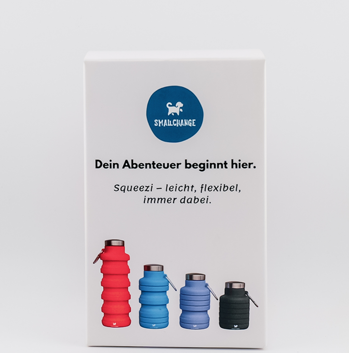 Faltbare Trinkflasche Hund unterwegs Squezzi im Sortiment von SmallChange, leicht und flexibel für Abenteuer.